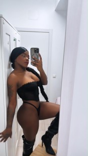 BONITA ESCORT MORENAZA MUY GUAPA EN USERA