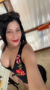 LATINA SúPER CACHONDA SúPER COMPLETA