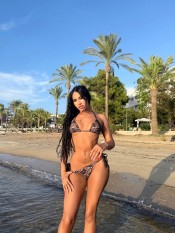 JOVEN HERMOSA Y CALIENTE ESPERANDO TU POLLA DURA