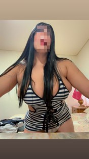 CHICA ARDIENTE Y FIESTERA ESPERANDO POR TI