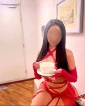 MORENA EXPERTA EN CHUPAR POLLA