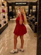 RUBIA LATINA ARDIENTE SIN LíMITES