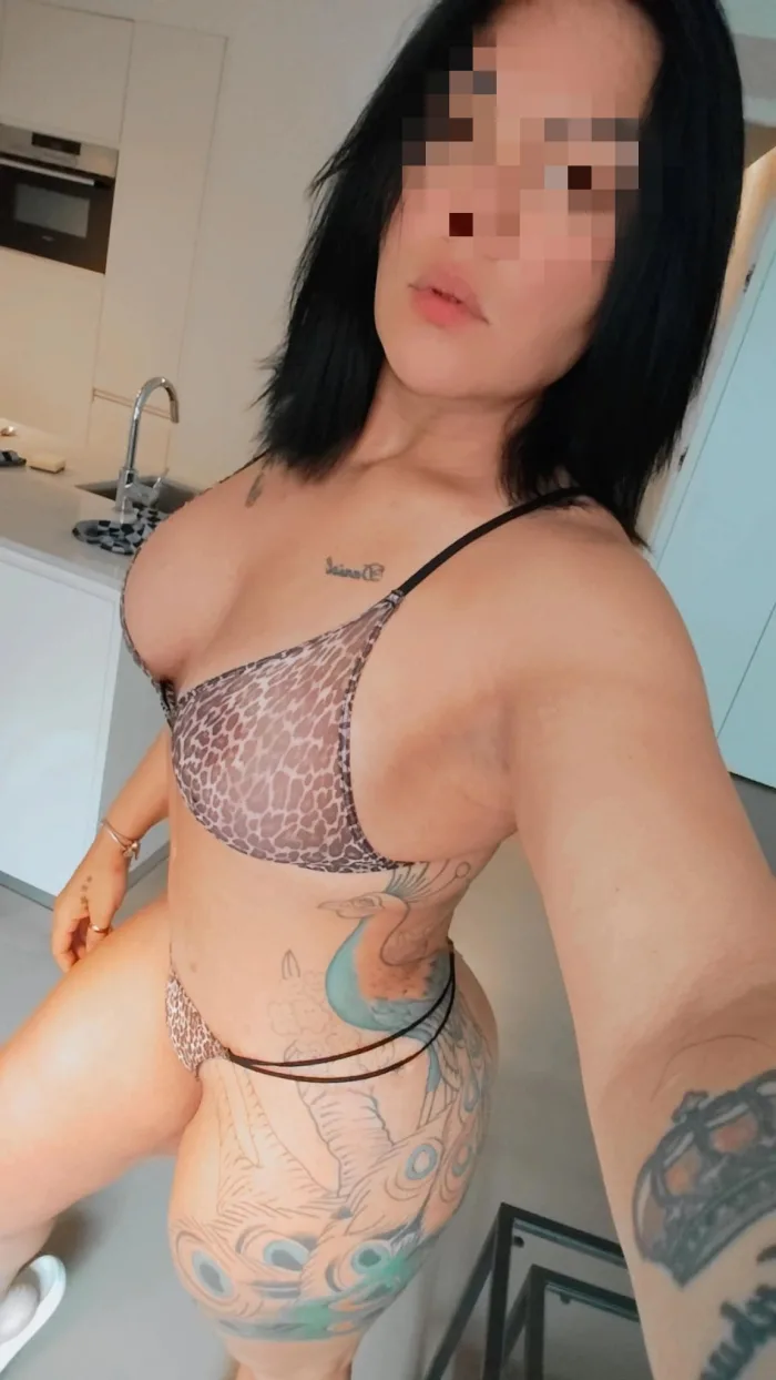 CACHONDA, FIESTERA, JUGUETONA Y ARDIENTE