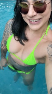 DEPORTISTA MUSCULOSA COñO PELUDO CLíTORIS GRANDE