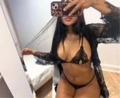 CARIÑOSA Y MUY CALIENTE, MORENA LATINA