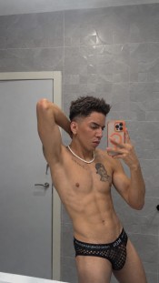 LATINO FIESTERO JOVEN DE 22 AñO FIESTERO EN GRAO DE CASTELLóN