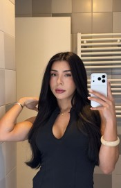 FEMENINA, SUTIL Y CON UN TOQUE DIFERENTE