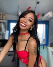 MORENITA COLOMBIANA MUY GUAPA EN IRUN