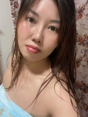 UNA MUJER ORIENTAL HERMOSA, AMABLE Y DULCE