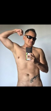 LATINO MORBOSO Y MUY CALIENTE