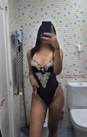 CASA CON CHICAS LATINAS EXCEPCIONALMENTE DIVINAS