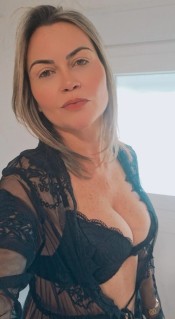 TU CHICA FIESTERA PARA DARTE EL MEJOR SEXO