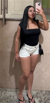 ESTOY MUY MOJADA PARA HACER EL AMOR CONTIGO...