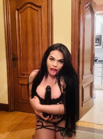 CHICA TRANS DOMINANTE CACHONDA VERSATIL