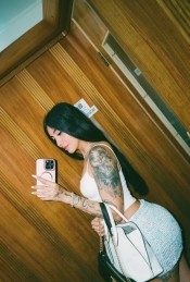 VIOLETA NOVEDAD LATINA CON RASGOS ASIÁTICOS....23 AÑOS