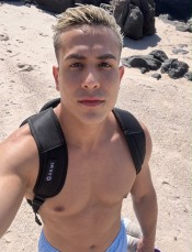 LATINO FOLLADOR BUSCA SUMISAS OBEDIENTES