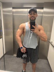 SOY HOMBRE VENEZOLANO DOTADO ATRACTIVA BB