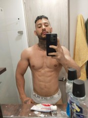 SOY UN HOMBRE GUAPO VENEZOLANO MUY ATRACTIVO DOTAD