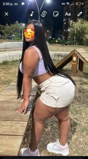 CHICA CURVY REINA DEL FRANCéS NATURAL