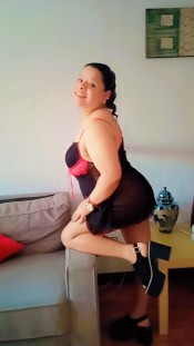 CHICA PERUANA CACHONDA RECIéN LLEGADA A GIJóN