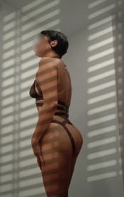 JULIA BILINGÜE, ELEGANTE E IRRESISTIBLE