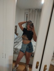 HERMOSA LATINA CON CUERPO NATURAL