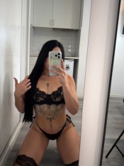CACHONDA CHICA EN TORREMOLINOS MUY GUARRA Y FIESTERA