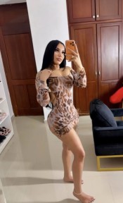 THALíA FOGOSA TETONA