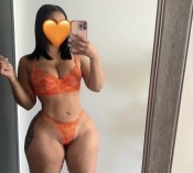 ERIKA LATINA HERMOSA Y SEXI MUY CARIñOSA