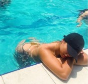 VEN CORRETE EN MIS TETAS