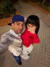 PAREJA DE NIÑATOS MUY EXTROVERTIDOS  Y FIESTEROS