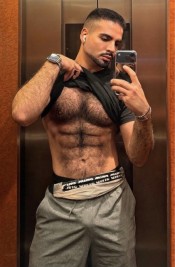 ESPAñOL ( GAY) PELUDO VERSáTIL EN CENTRO DE BCN