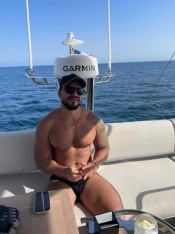 LATINO MUSCULOSO