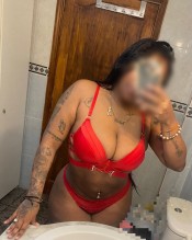 EN LAS HUESAS MORENITA FIESTERA CON GANAS DE SEXO INTENSO A TOPE