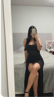 CARLA EN LAS ROZAS VEN AMOR