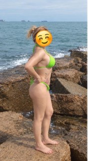 BESUCONA, COMPLACIENTE, Y MUY CARIñOSA.