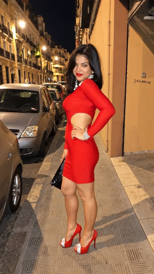 ¿BUSCABAS UNA MORENAZA? YA ME HAS ENCONTRADO