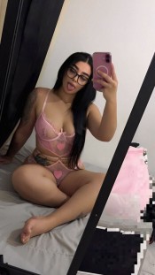 HERMOSA LATINA CON CURVAS NATURALES FIESTERA Y CACHONDA