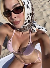 RUBIA SEXY Y MUY LECHERA - CON GANAS DE CORRERSE!