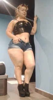 RICA MADURA CURVY LATINA, MUY GUARRA Y FIESTERA...