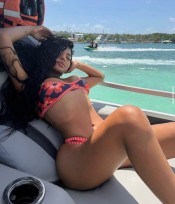 AGATA FIESTERA DIVINA COMPLACIENTE FOLLADORA CON AMIGUITA PARA TRIO