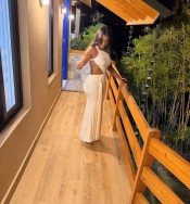 UNA CHICA CALIENTE DISPONIBLE PARA TI .