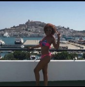 DéBORA TU ESPECTACULAR MORENA