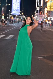 HOLA SOY CAMILA FIESTERA ACABO DE LLEGAR EN BENIDOR