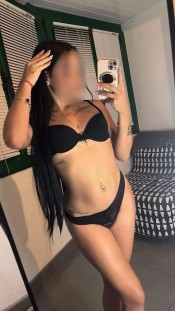 EN TRIANA MUY JUGUETONA CON GANAS DE SEXO